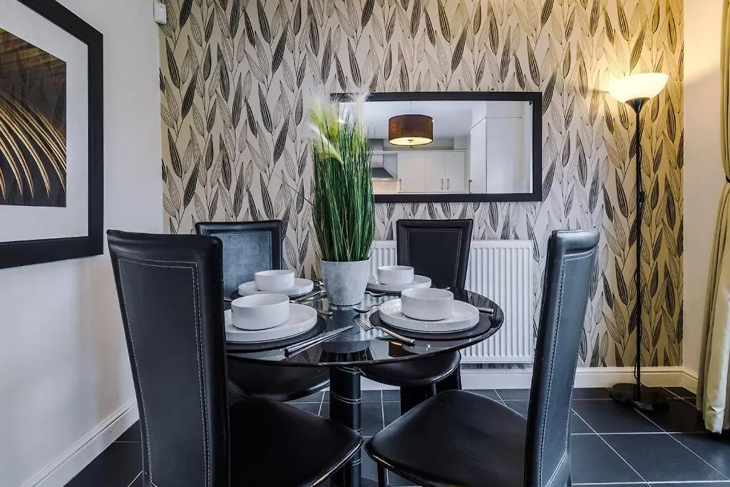 Stylish Townhouse Chester City Centre With Parking Holiday home