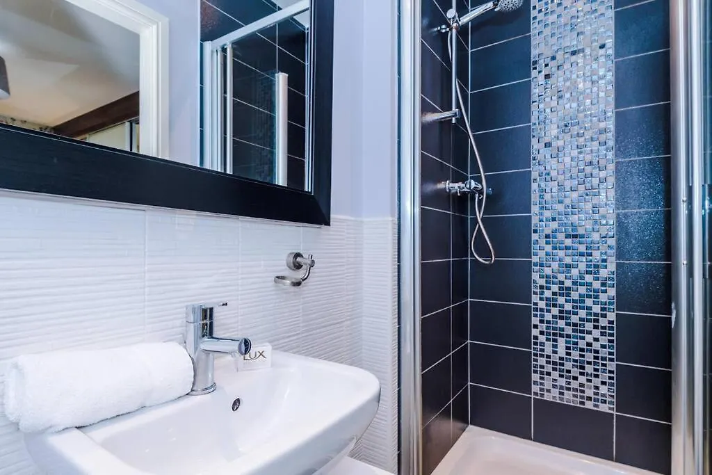 Stylish Townhouse Chester City Centre With Parking Holiday home