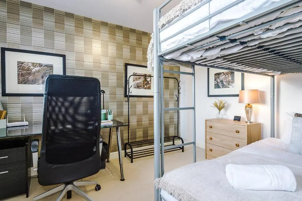 Holiday home Stylish Townhouse Chester City Centre With Parking United Kingdom