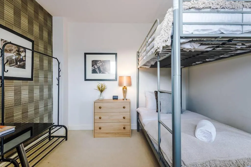 Stylish Townhouse Chester City Centre With Parking 0*,  United Kingdom